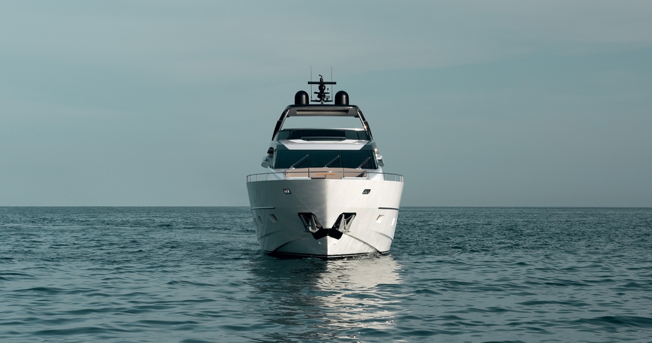 Купить глиссирующую яхту с флайбриджем SL86