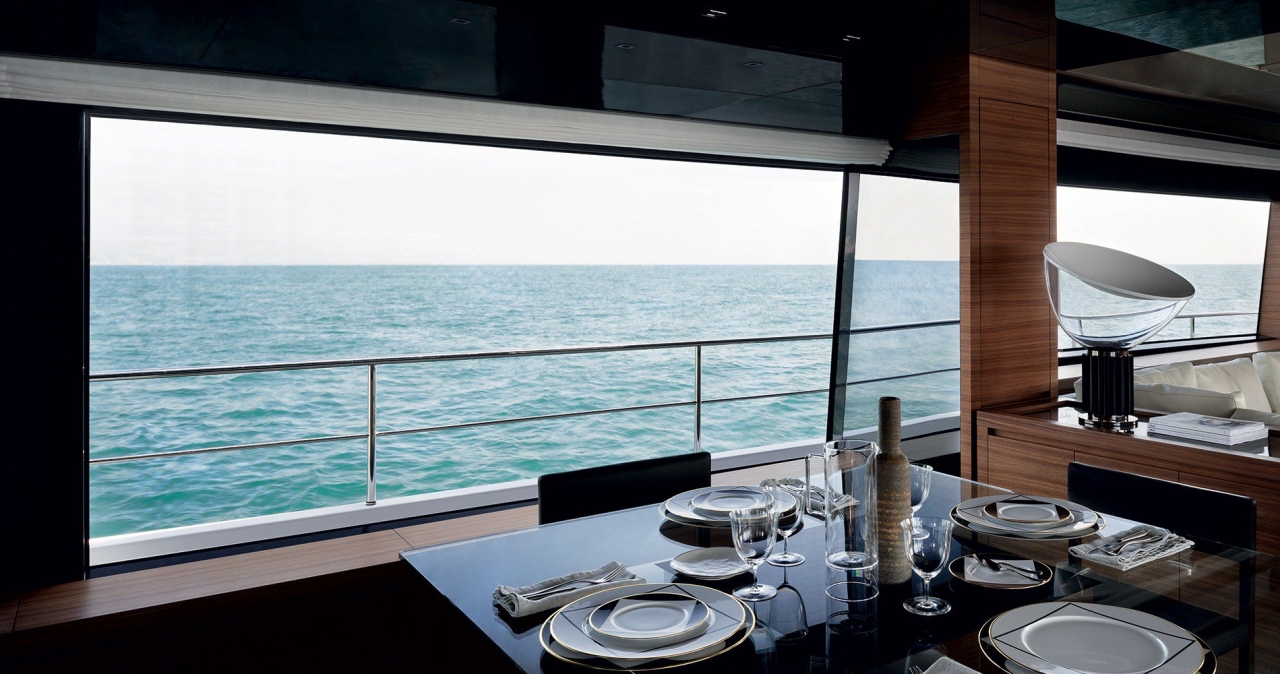 Купить глиссирующую яхту с флайбриджем SL86