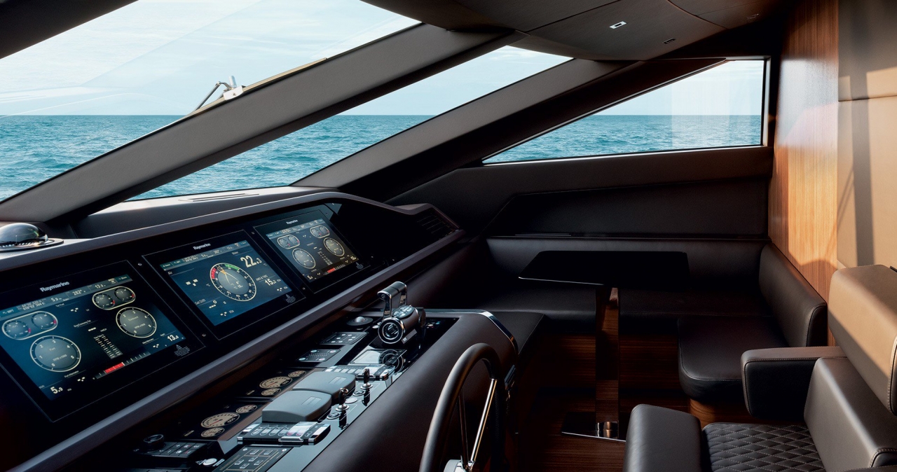 Купить глиссирующую яхту с флайбриджем SL86