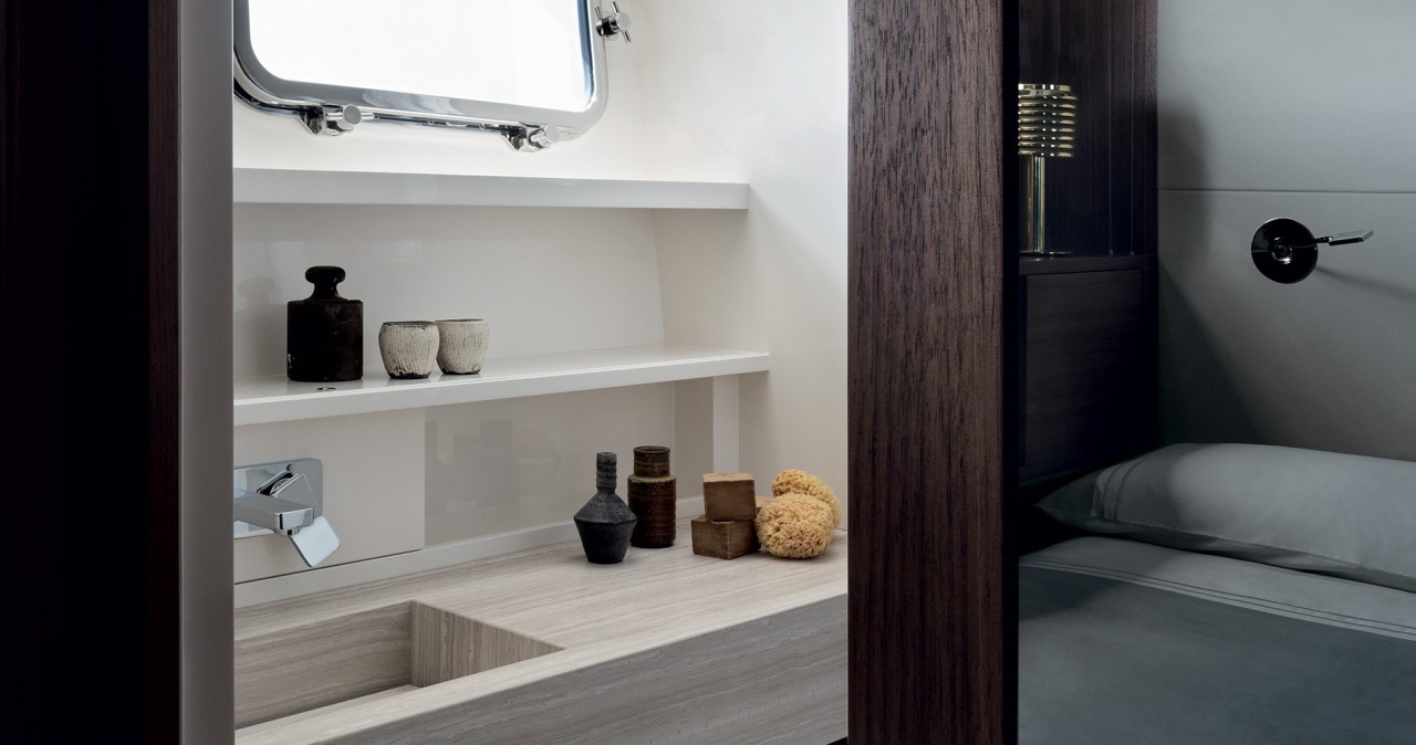 Купить глиссирующую яхту с флайбриджем SL86