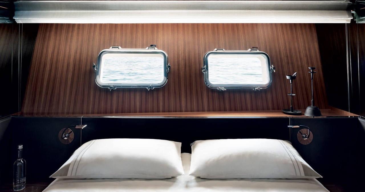 Купить глиссирующую яхту с флайбриджем SL86