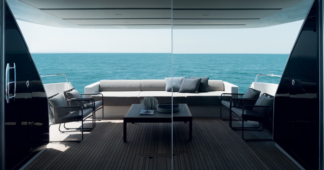 Купить глиссирующую яхту с флайбриджем SL86