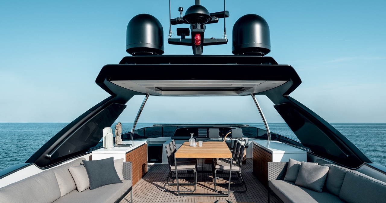 Купить глиссирующую яхту с флайбриджем SL86