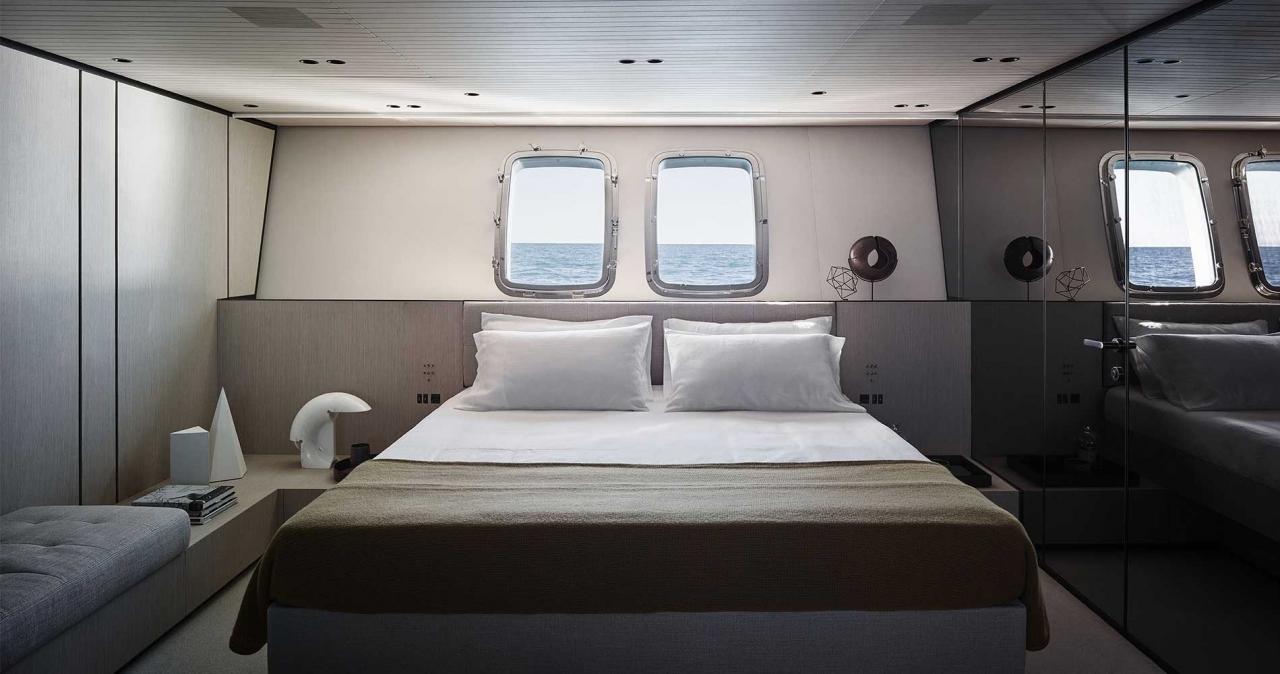 Купить яхту-кроссовер итальянской верфи Sanlorenzo SX76