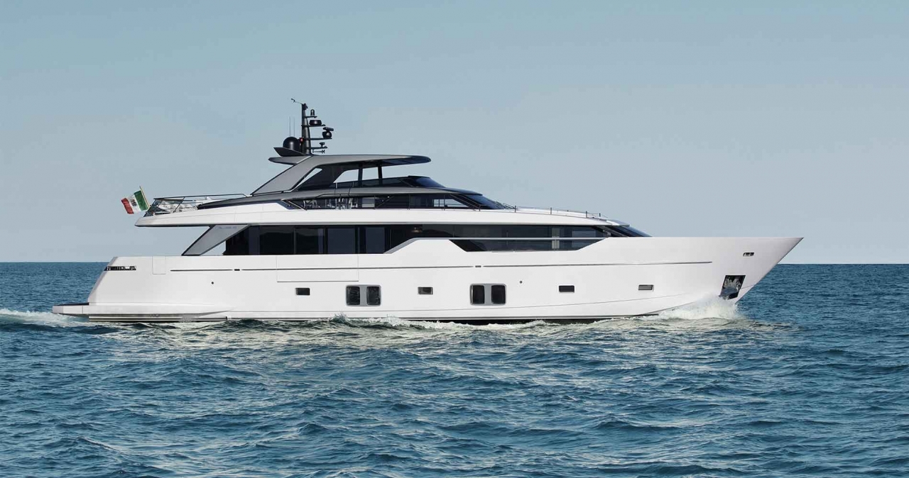 Купить моторную глиссирующую яхту Sanlorenzo SL102