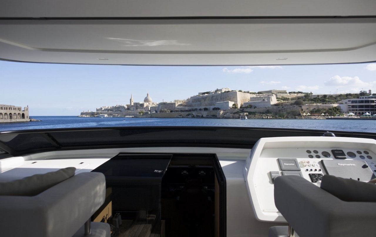 Купить моторную яхту у официального представителя итальянской верфи Sanlorenzo и России и СНГ