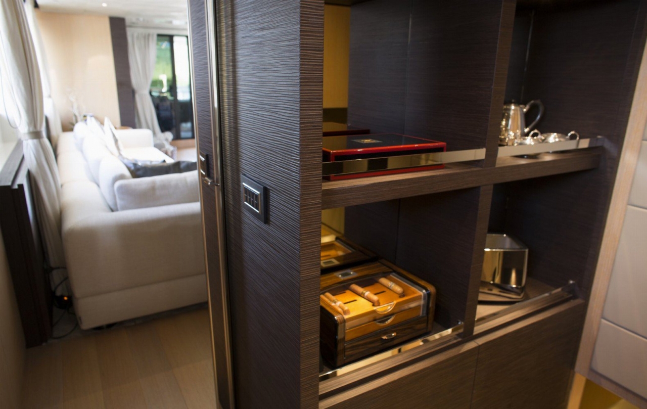 Купить моторную яхту у официального представителя итальянской верфи Sanlorenzo и России и СНГ