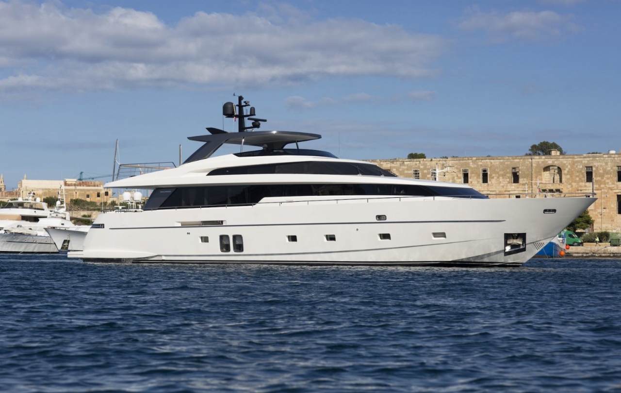 Купить моторную яхту у официального представителя итальянской верфи Sanlorenzo и России и СНГ