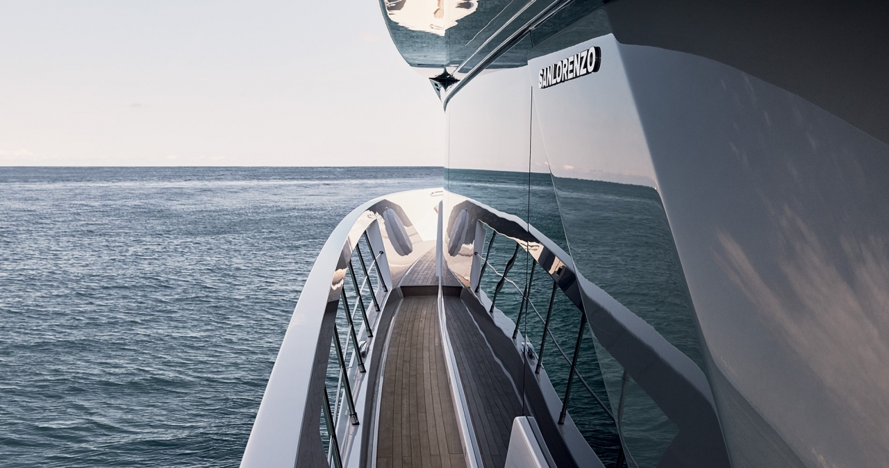 Купить моторную яхту-кроссовер Sanlorenzo в России