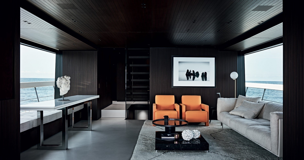 Купить моторную яхту-кроссовер Sanlorenzo в России