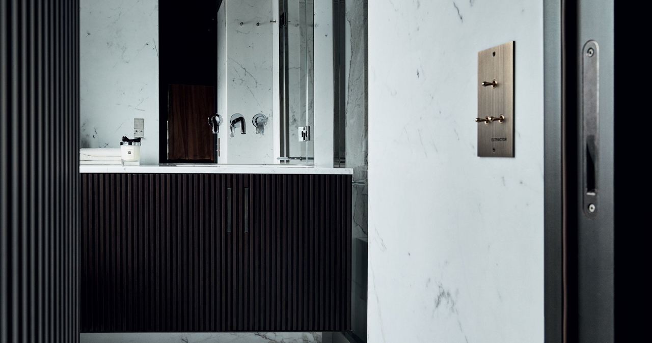 Купить моторную яхту-кроссовер Sanlorenzo в России