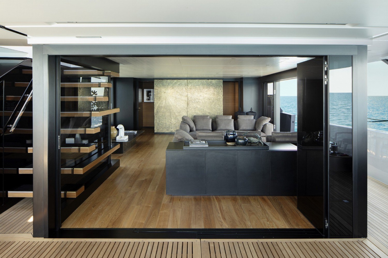 Купить моторную глиссирующую яхту Sanlorenzo SL102