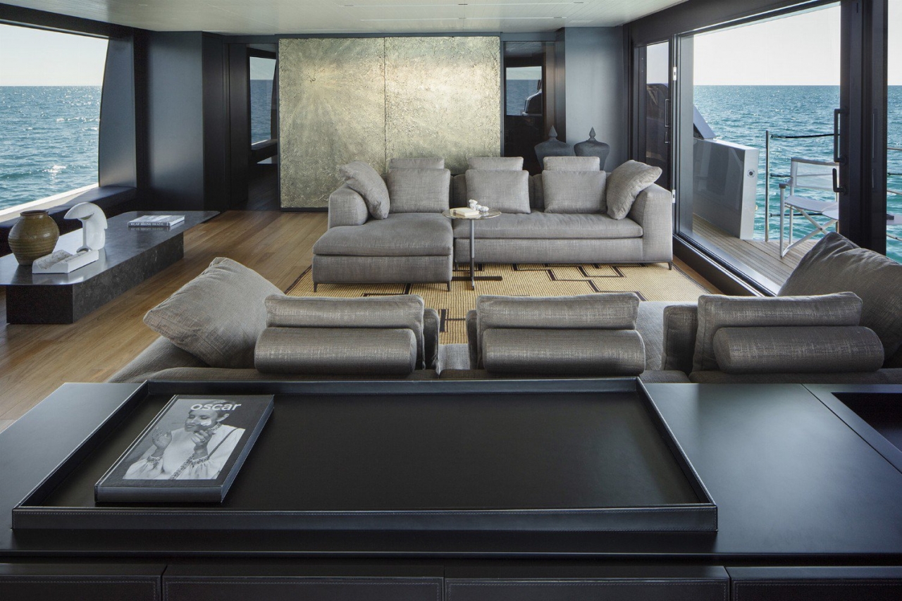 Купить моторную глиссирующую яхту Sanlorenzo SL102