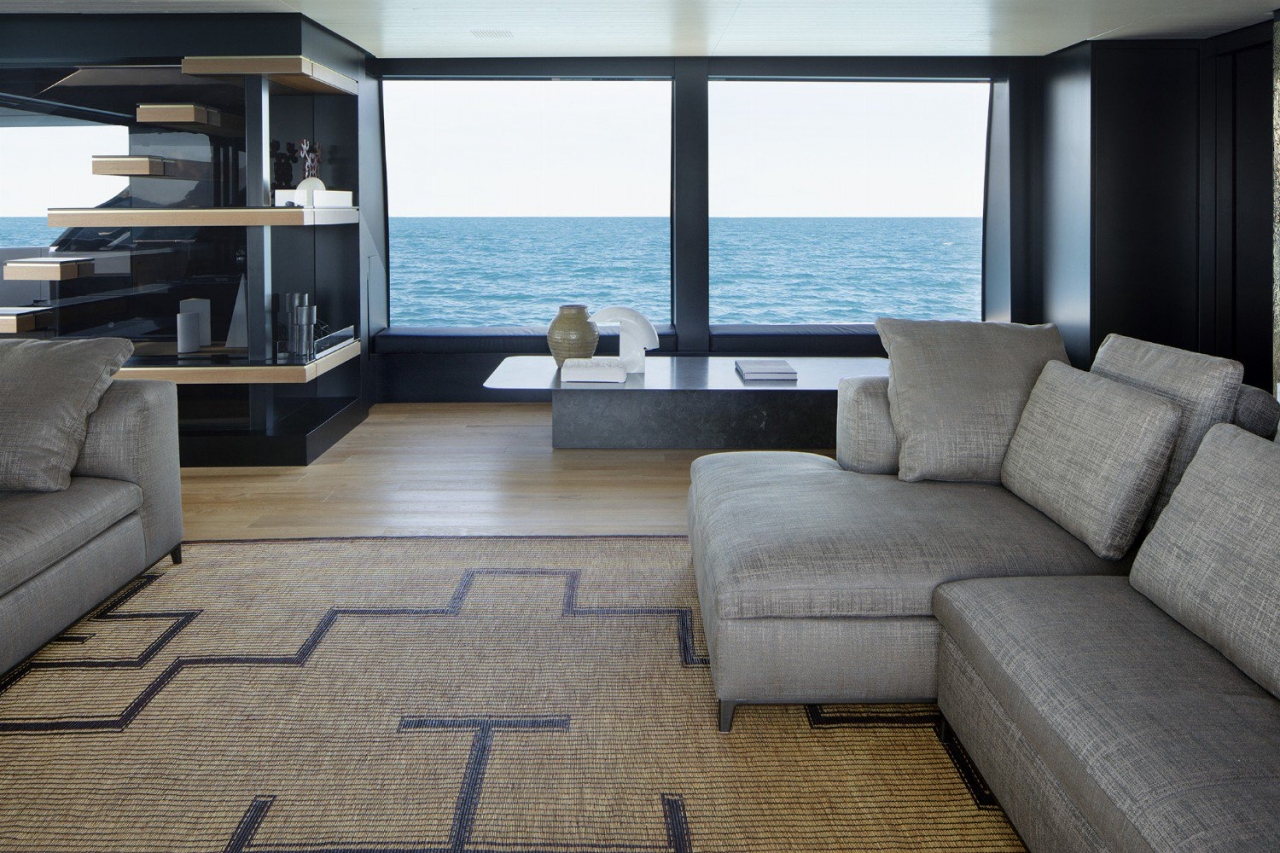 Купить моторную глиссирующую яхту Sanlorenzo SL102