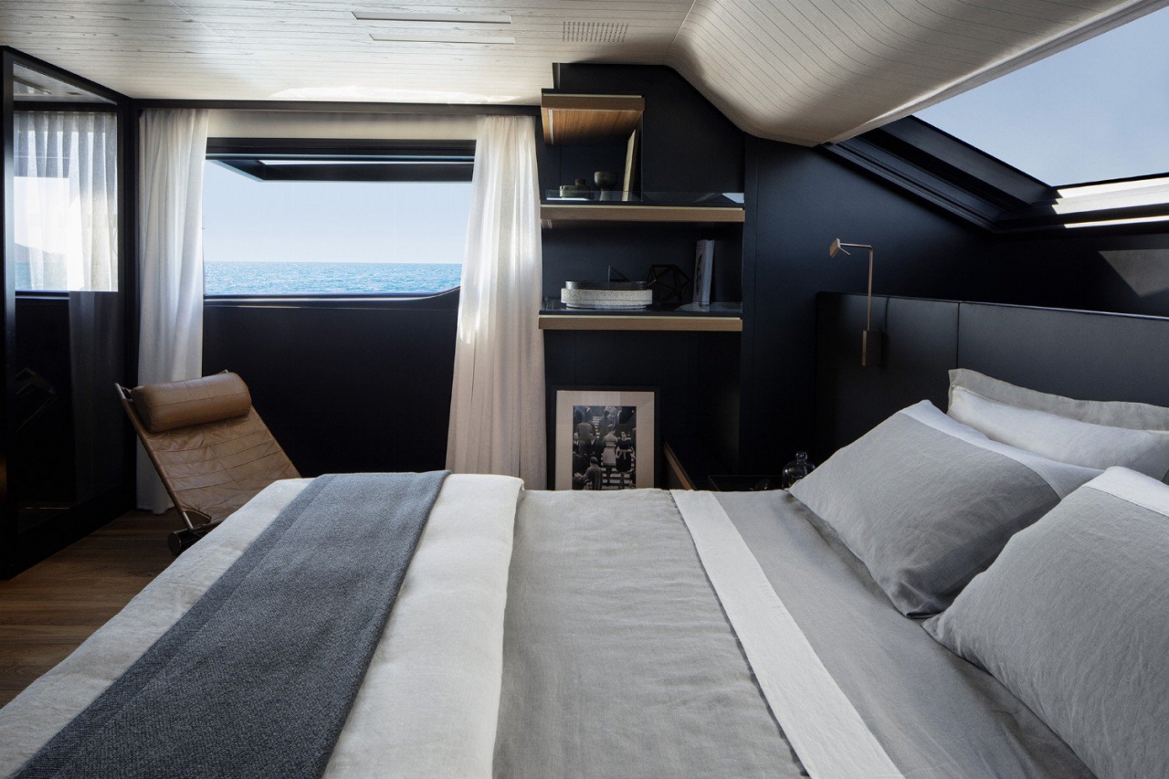 Купить моторную глиссирующую яхту Sanlorenzo SL102