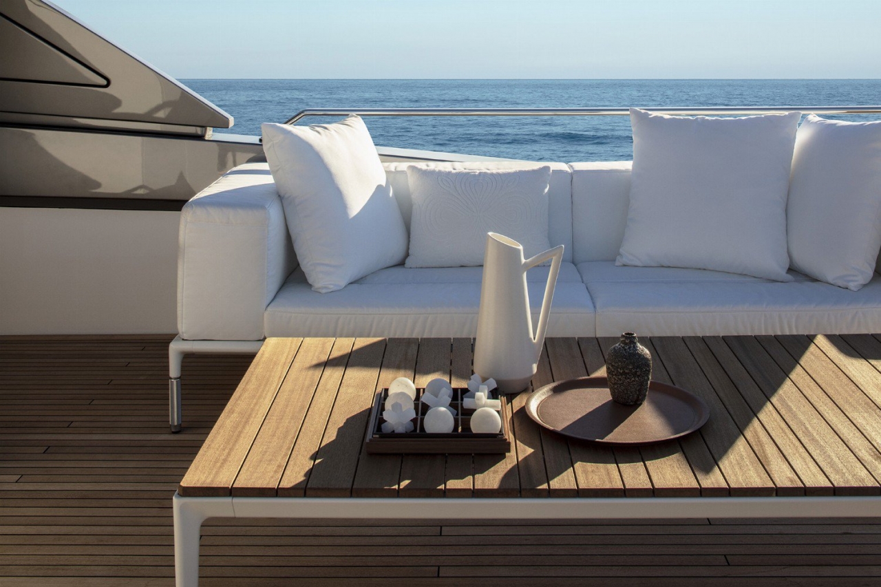 Купить моторную глиссирующую яхту Sanlorenzo SL102