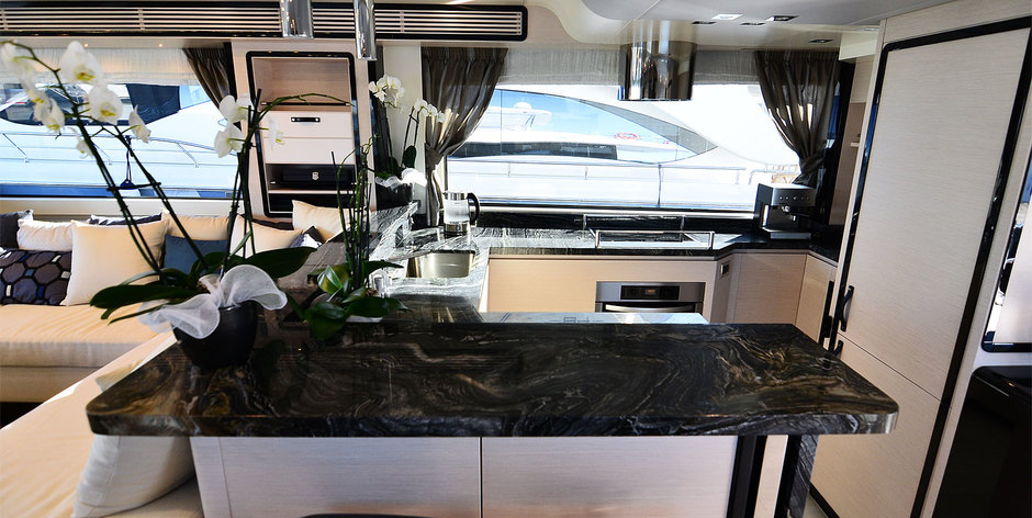 Azimut Magellano 76 CADET | Интерьер 8