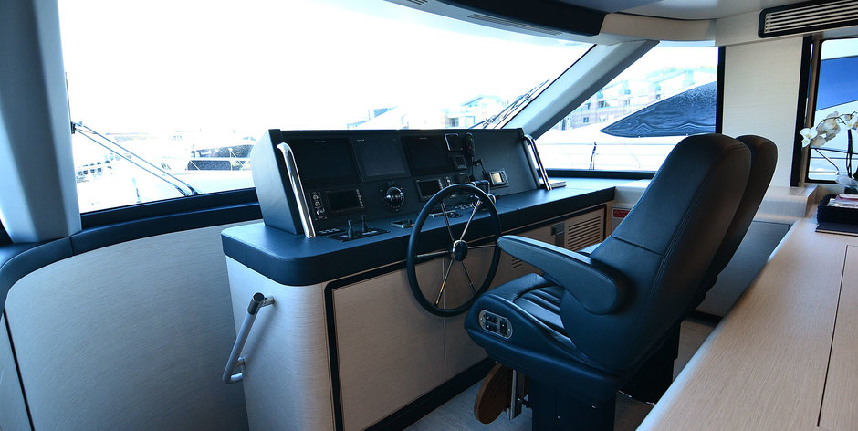 Azimut Magellano 76 CADET | Интерьер 1