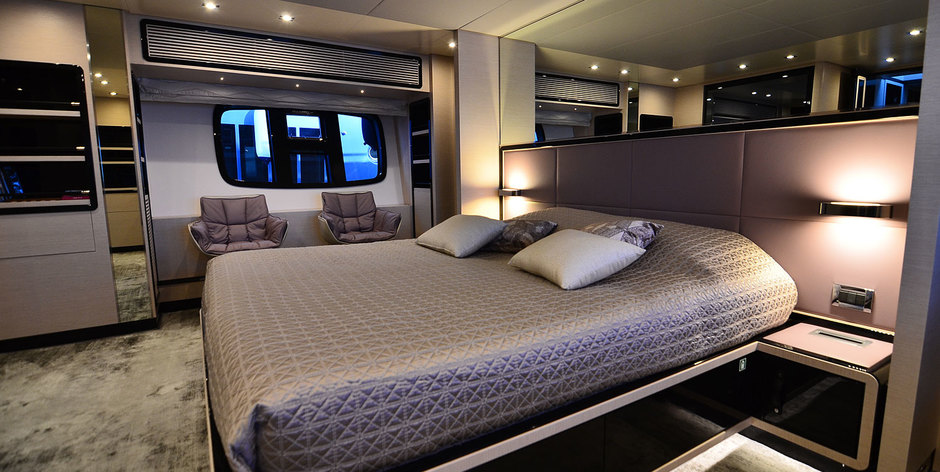 Azimut Magellano 76 CADET | Интерьер 10