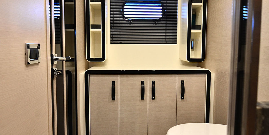 Azimut Magellano 76 CADET | Интерьер 20