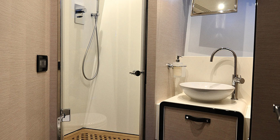 Azimut Magellano 76 CADET | Интерьер 24