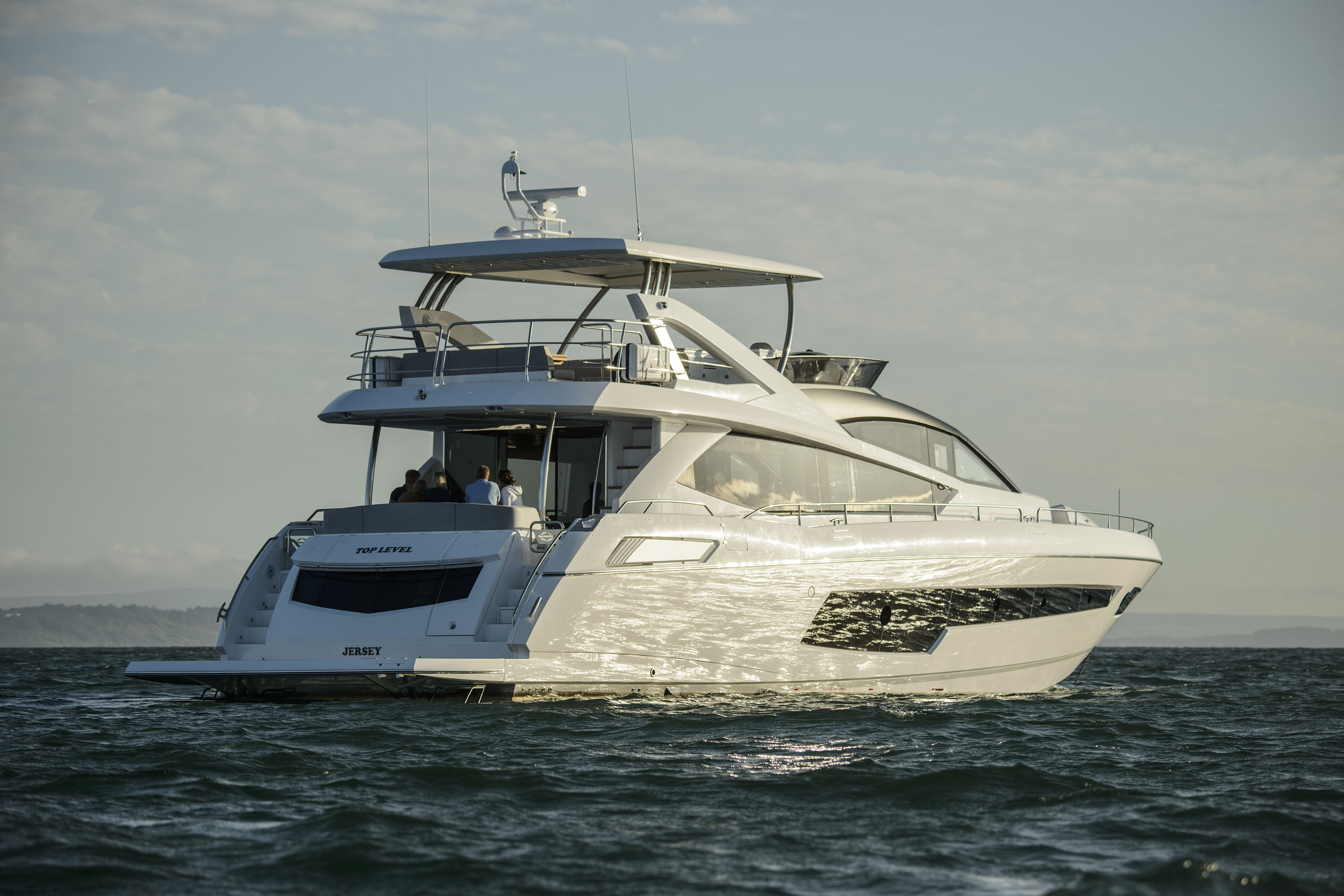 Sunseeker 75 Yacht AMISHA | Экстерьер 3