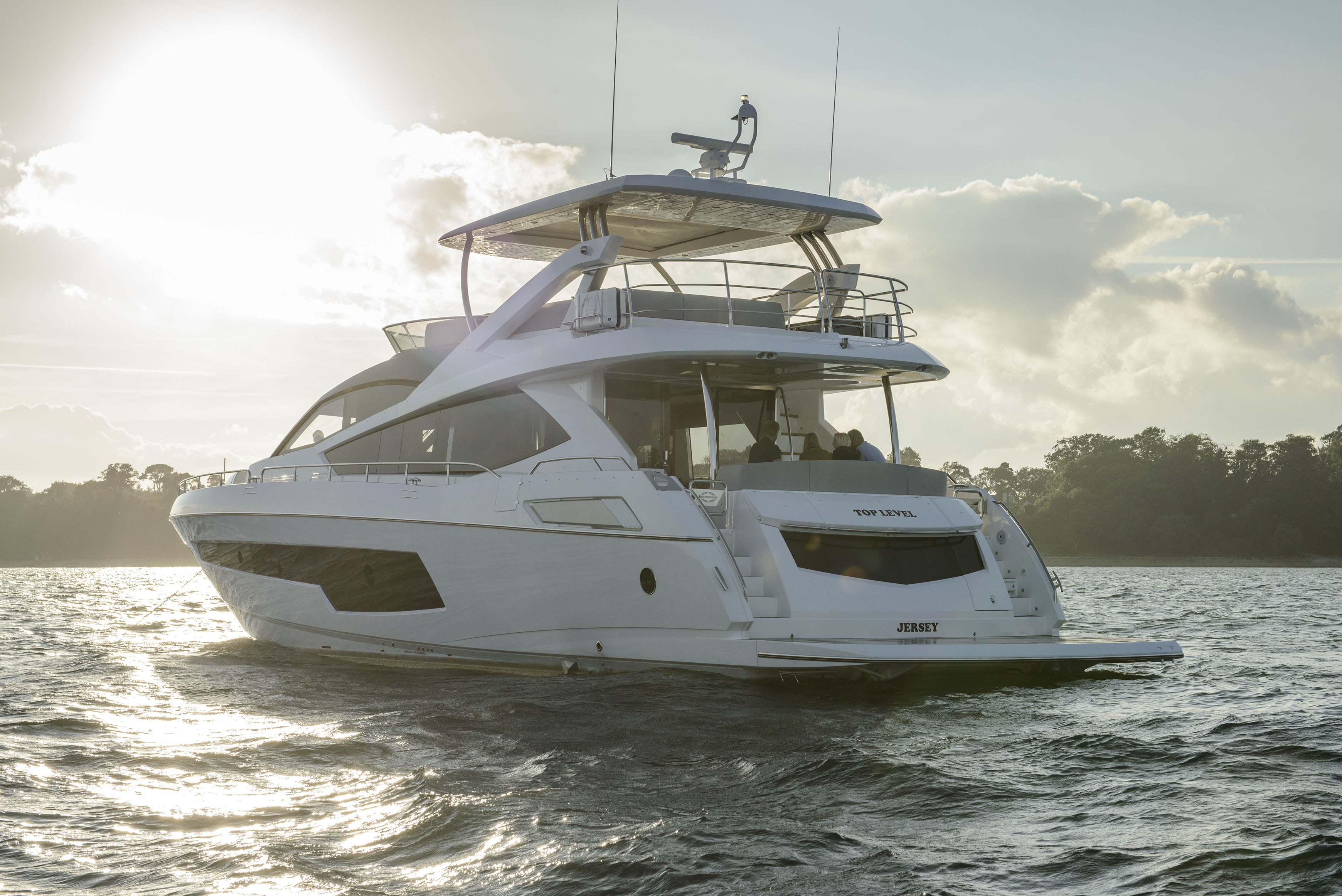 Sunseeker 75 Yacht AMISHA | Экстерьер 6