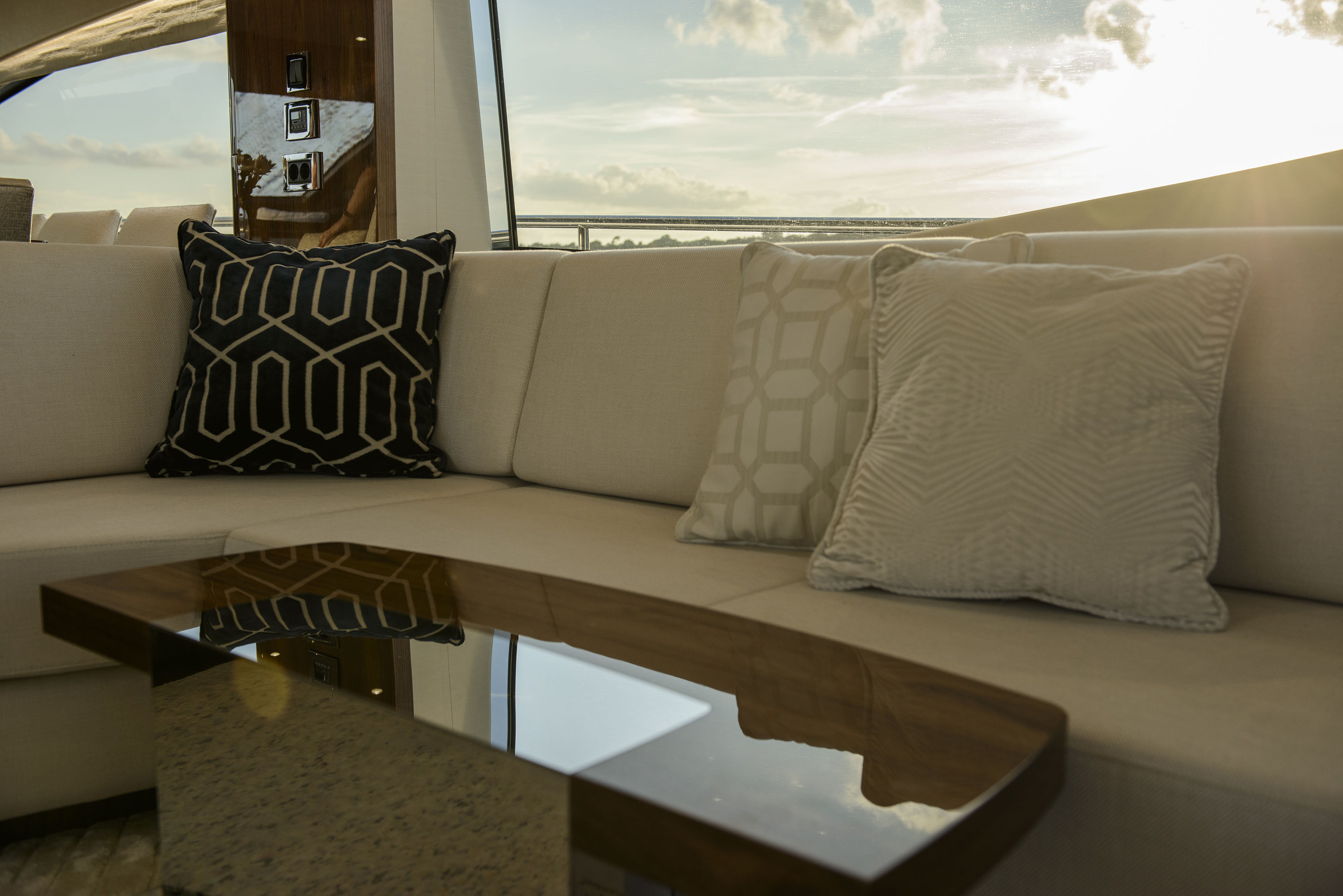 Sunseeker 75 Yacht AMISHA | Интерьер 5