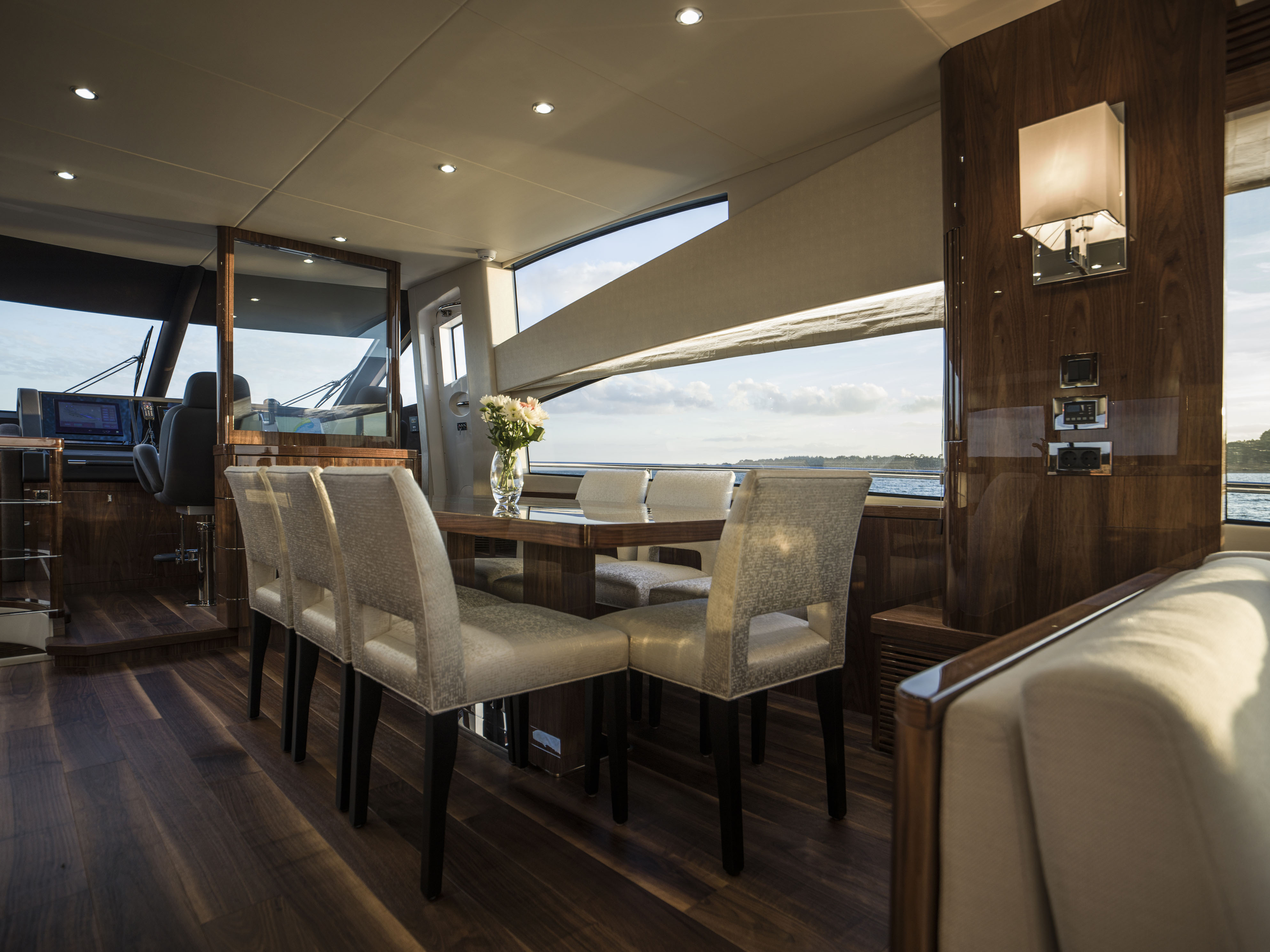 Sunseeker 75 Yacht AMISHA | Интерьер 9