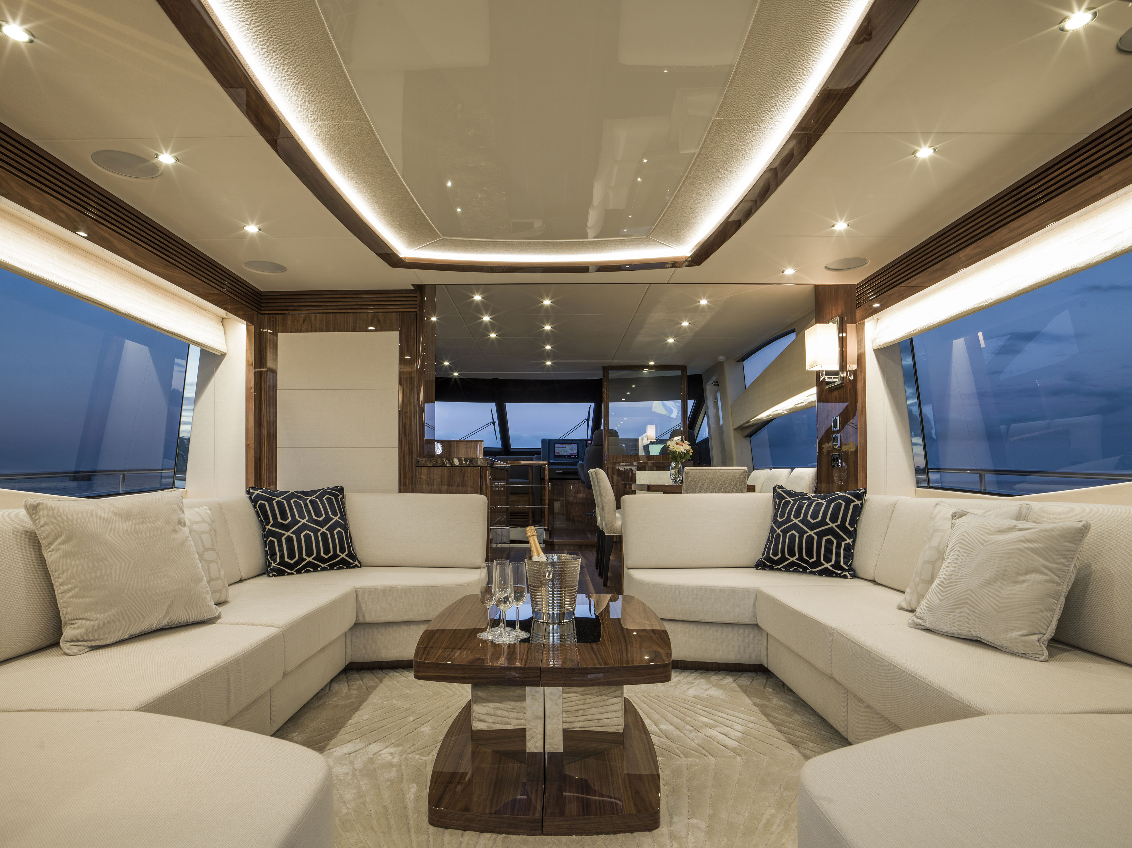 Sunseeker 75 Yacht AMISHA | Интерьер 12