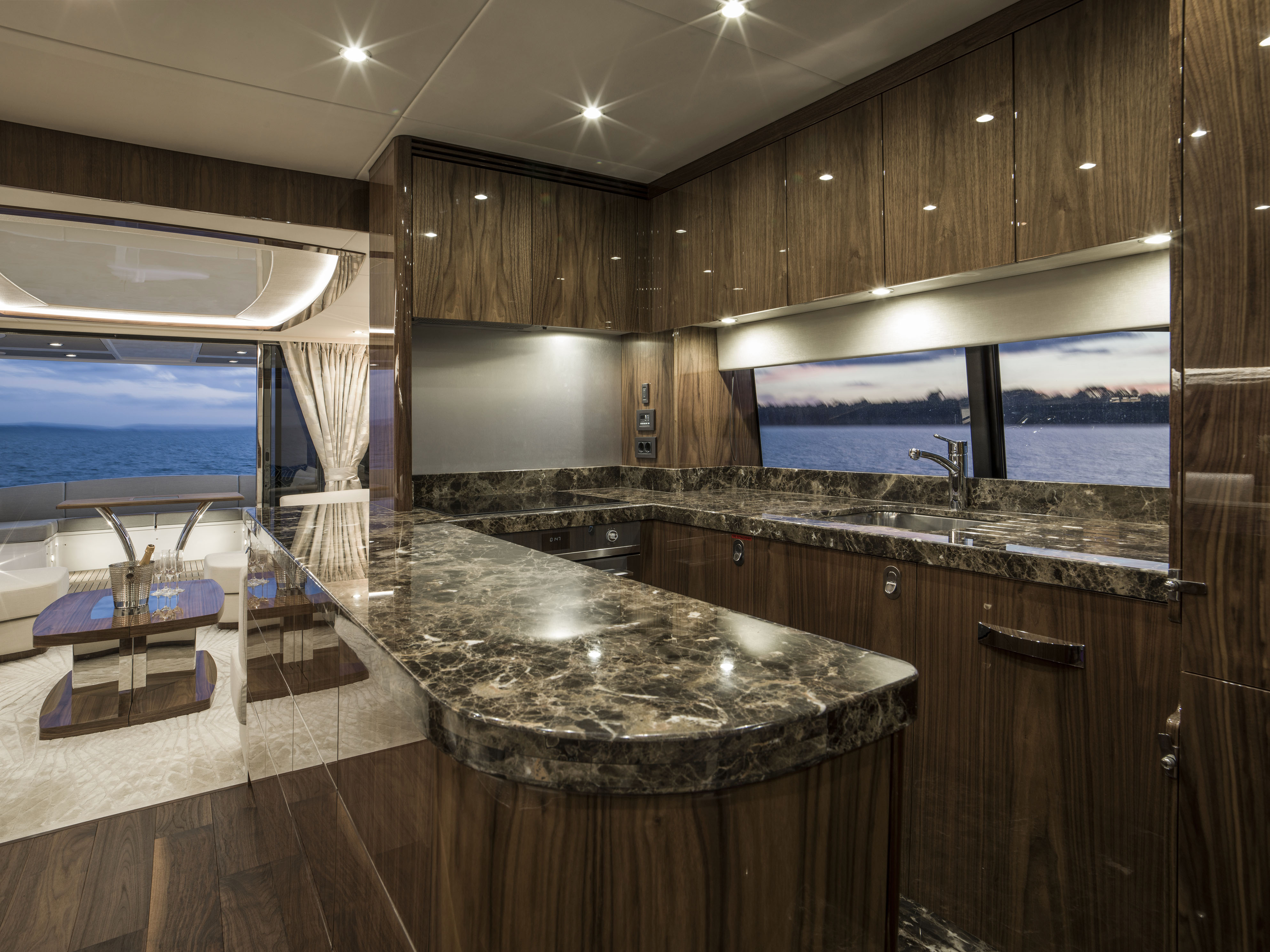 Sunseeker 75 Yacht AMISHA | Интерьер 16