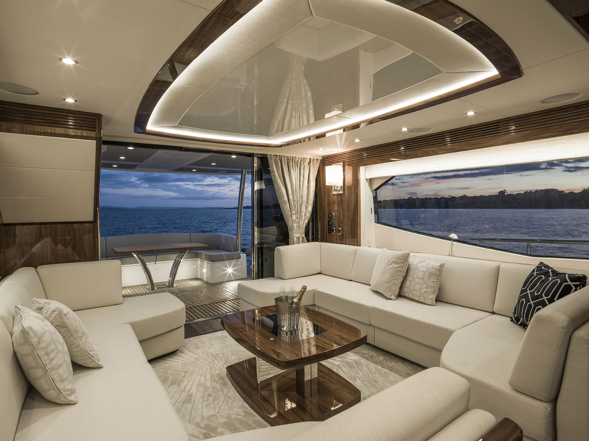 Sunseeker 75 Yacht AMISHA | Интерьер 17