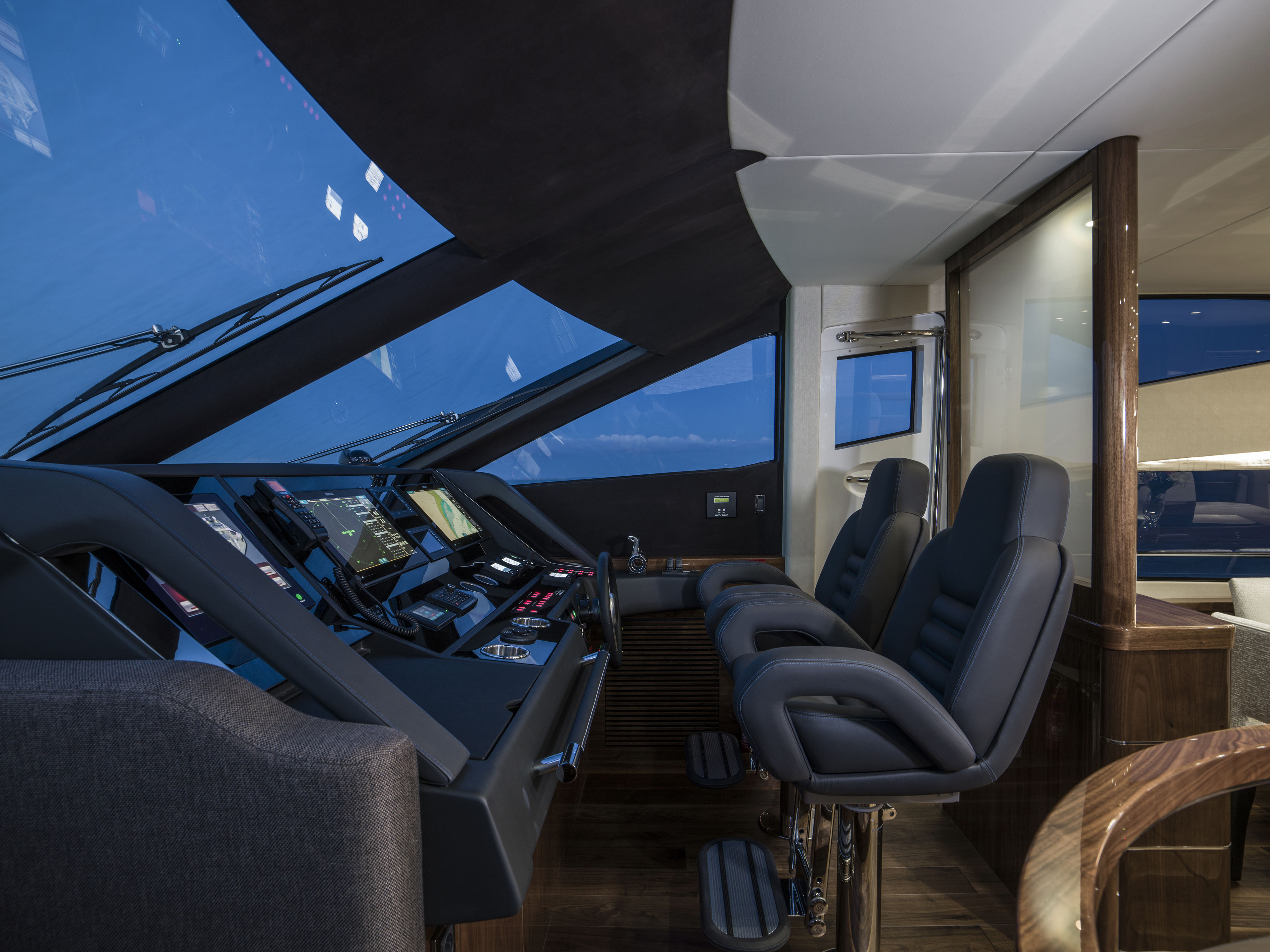 Sunseeker 75 Yacht AMISHA | Интерьер 19