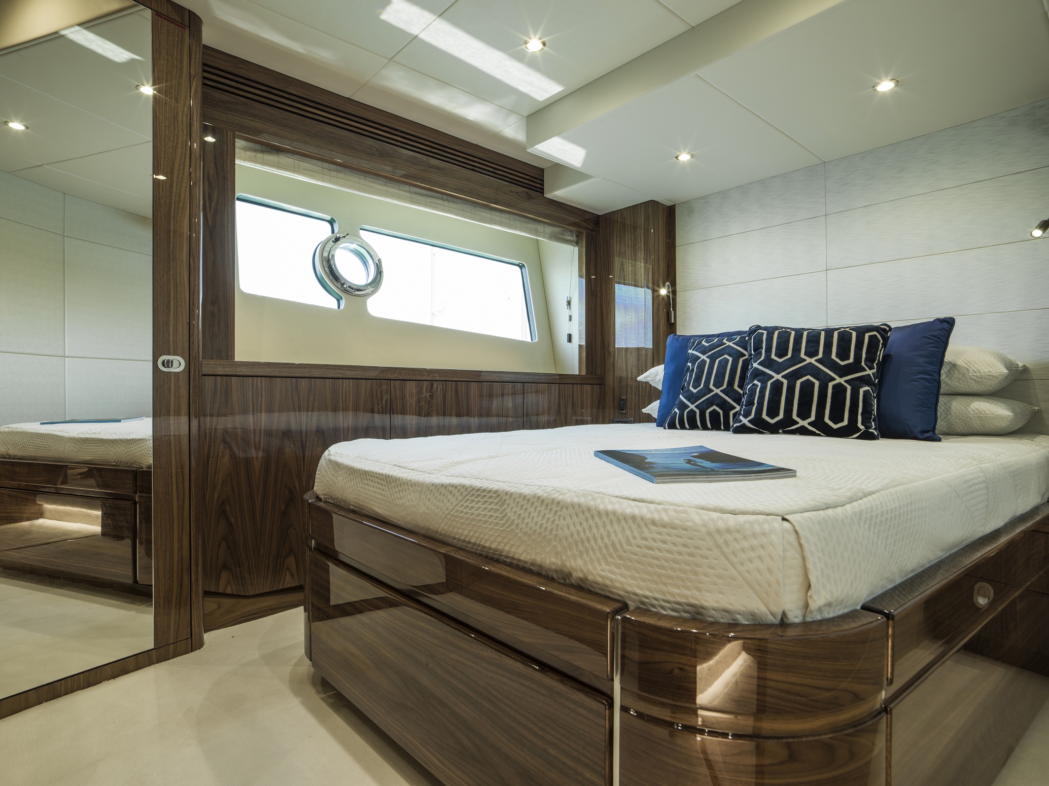 Sunseeker 75 Yacht AMISHA | Интерьер 21