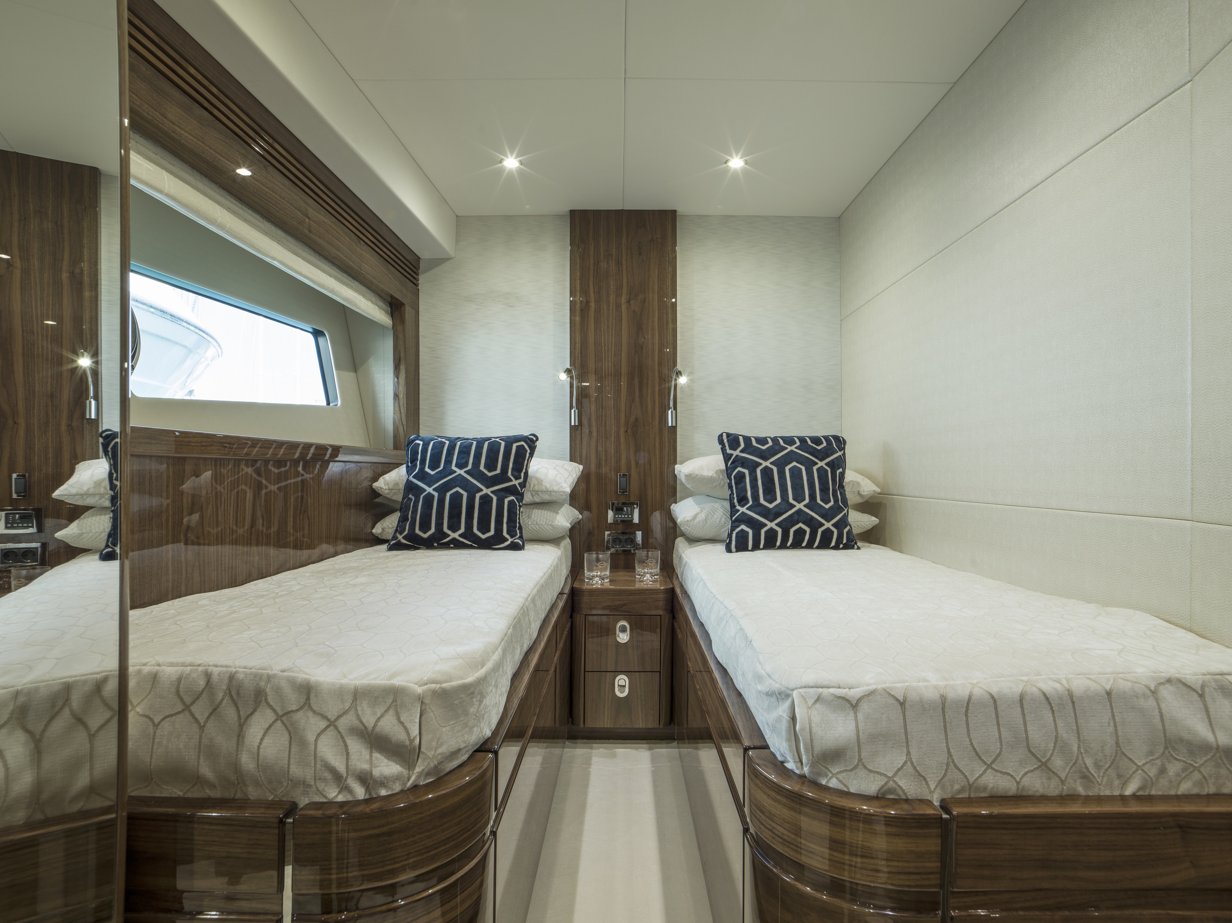 Sunseeker 75 Yacht AMISHA | Интерьер 22