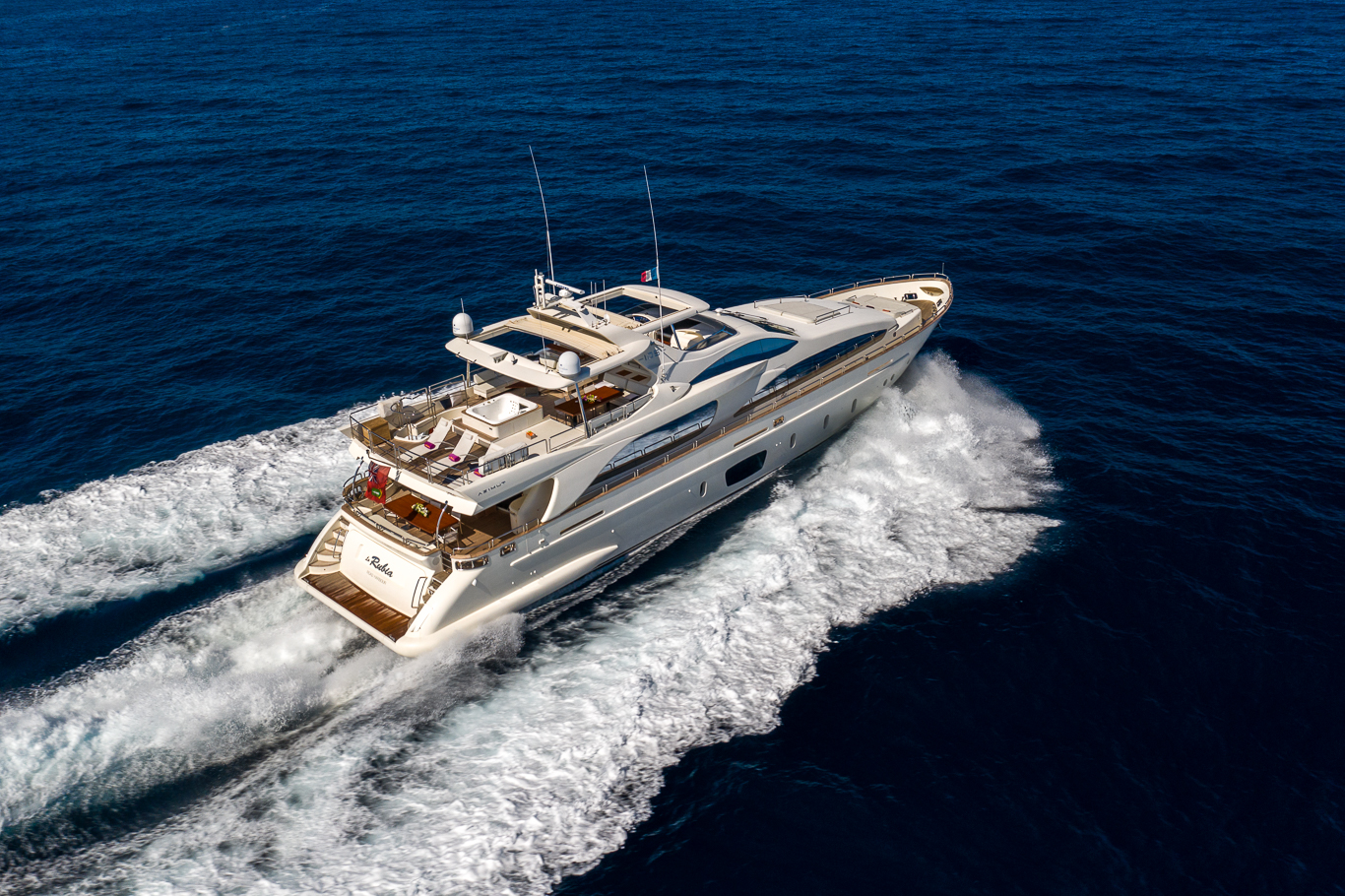 Azimut 105 La Rubia | Экстерьер 8