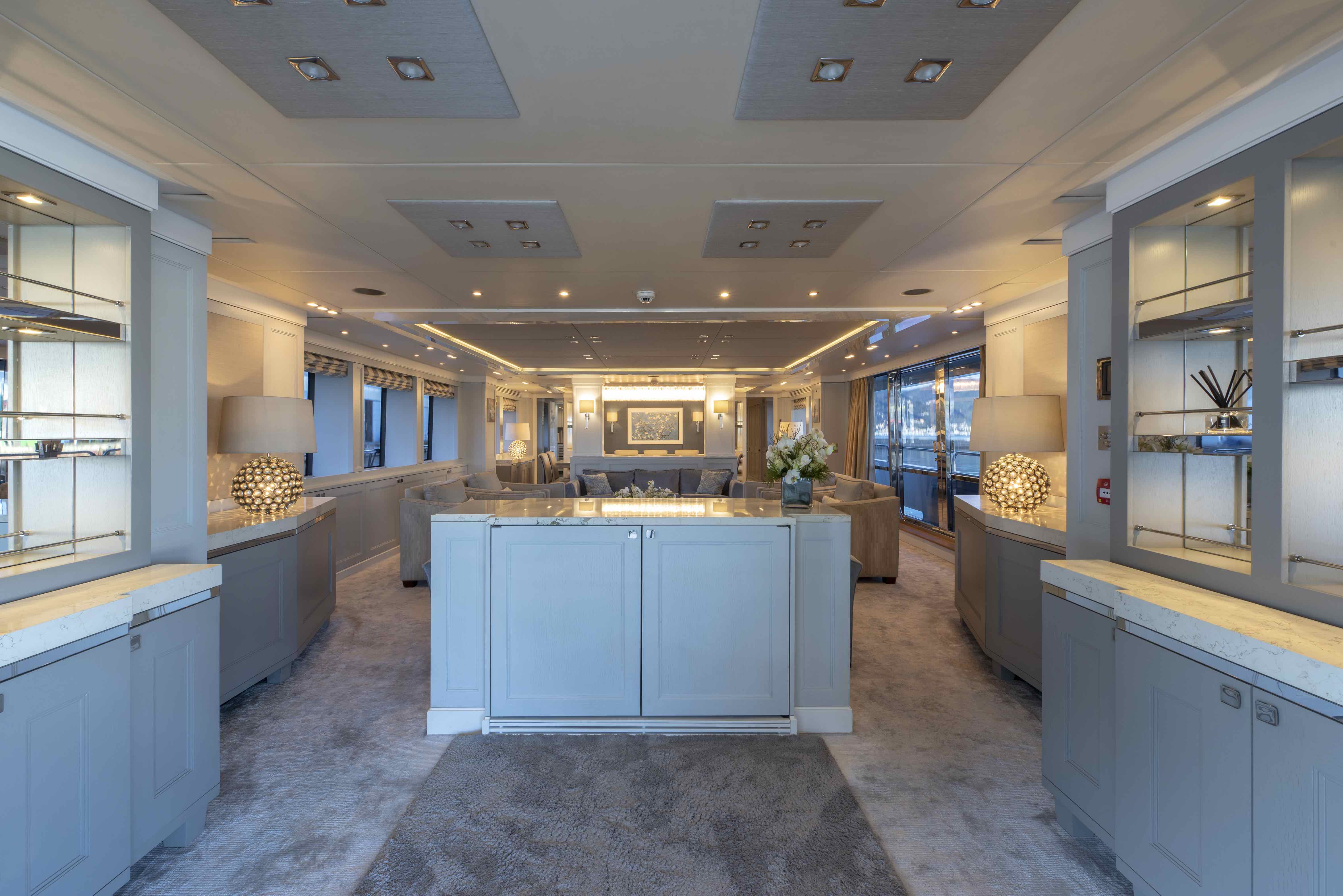 Sunseeker 131 Yacht | Интерьер 9