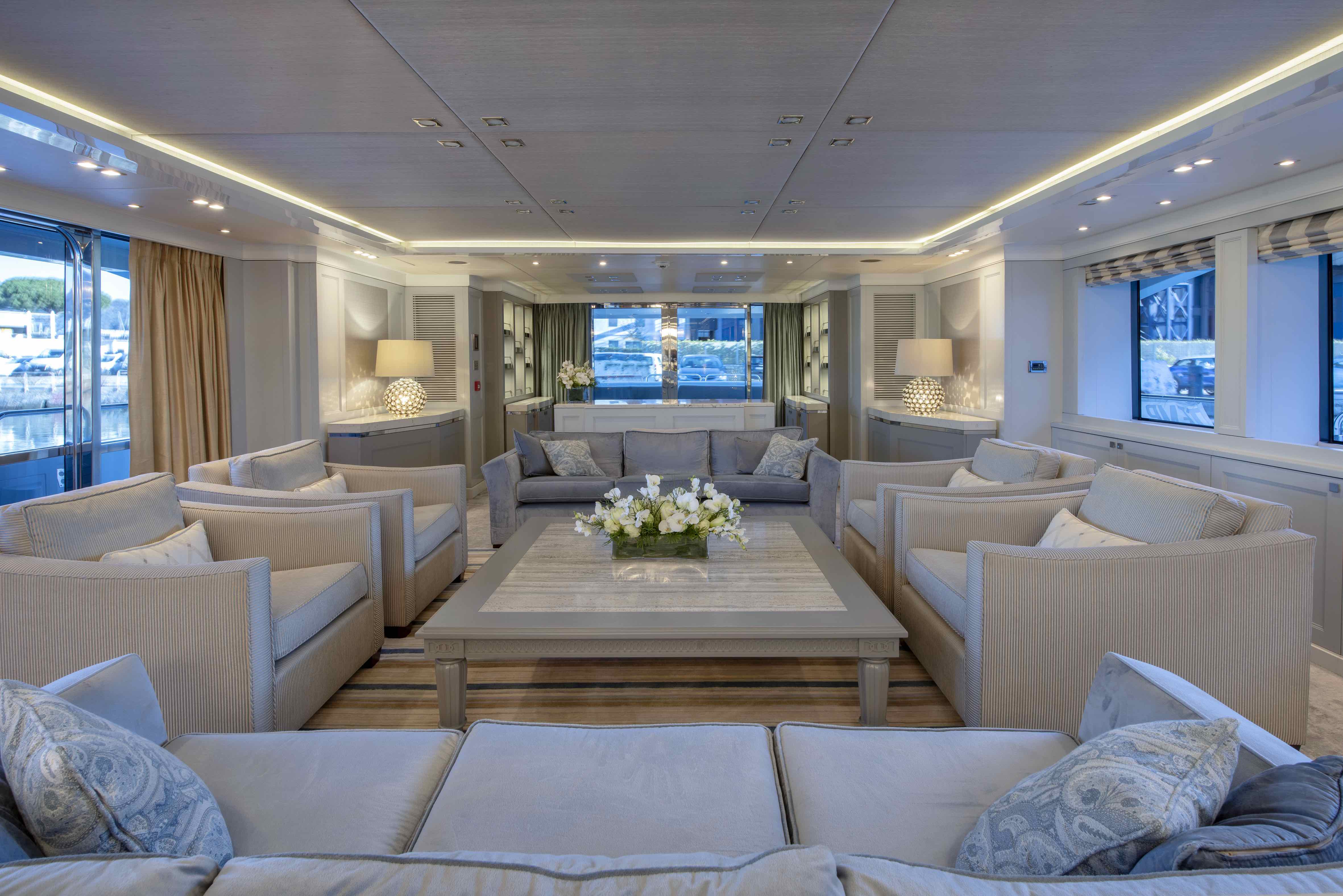 Sunseeker 131 Yacht | Интерьер 6