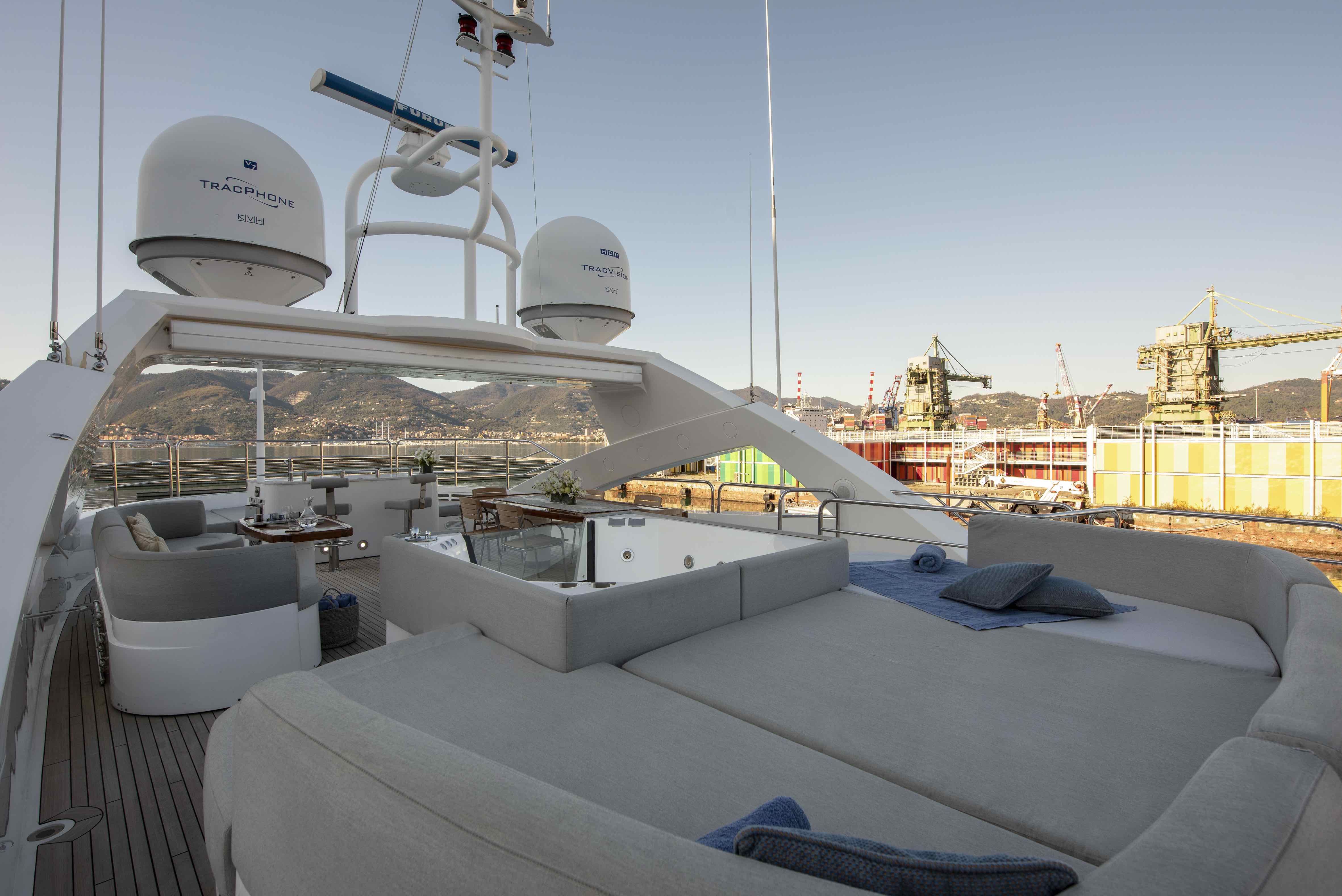 Sunseeker 131 Yacht | Интерьер 3