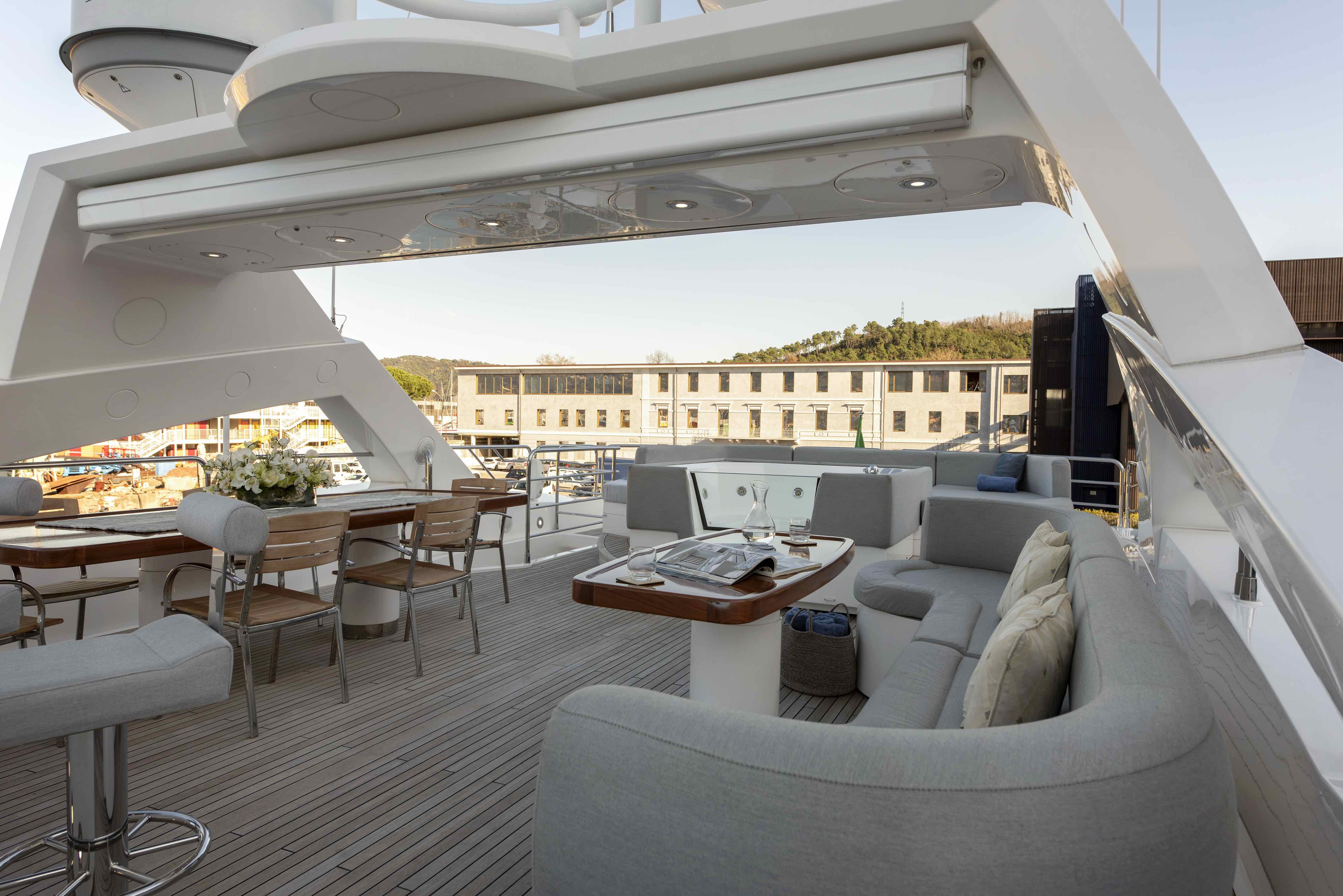 Sunseeker 131 Yacht | Интерьер 4