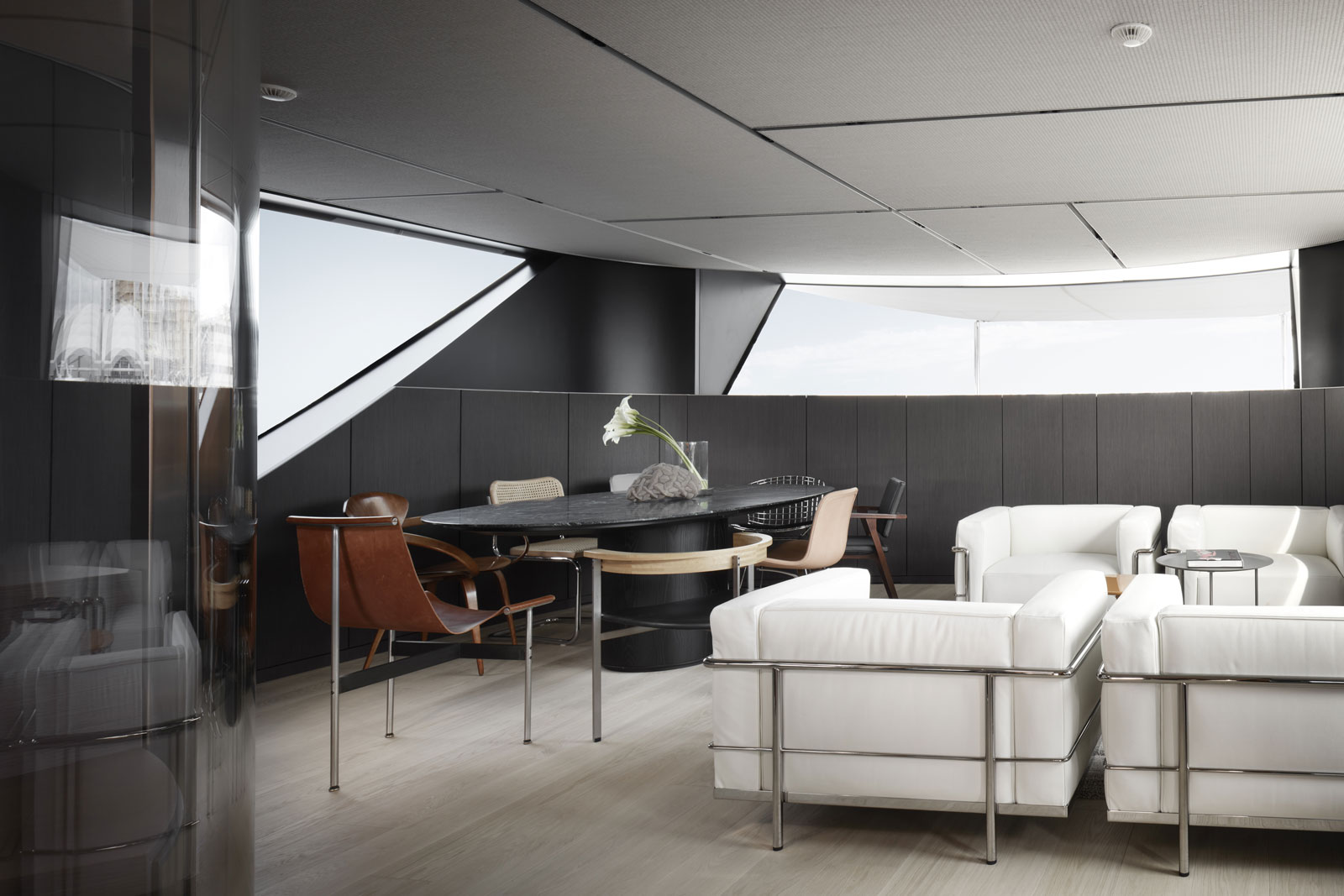 Купить элитную моторную яхту в России и СНГ