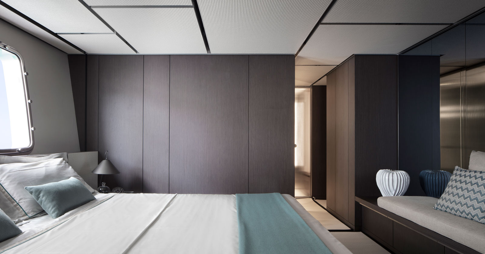 Купить элитную моторную яхту в России и СНГ