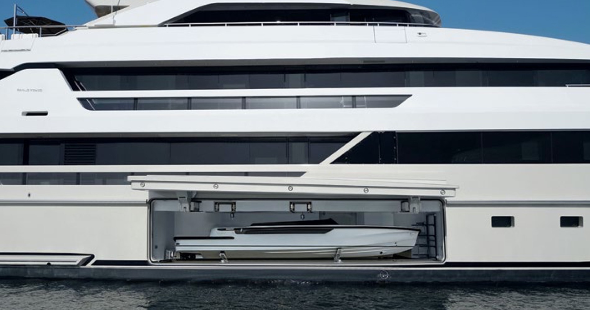 роскошная суперъяхта купить в россии и СНГ