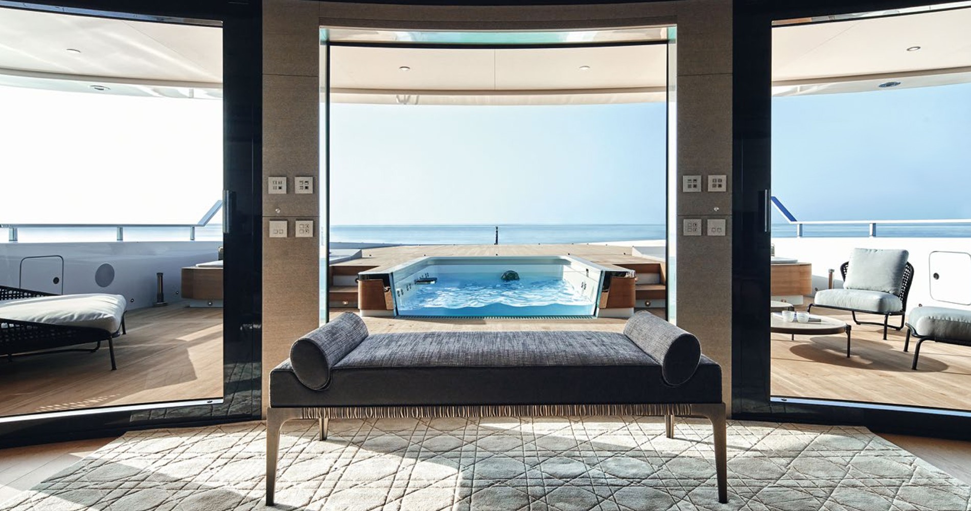 Купить элитную супреъяхту в России у официального представителя итальянской верфи