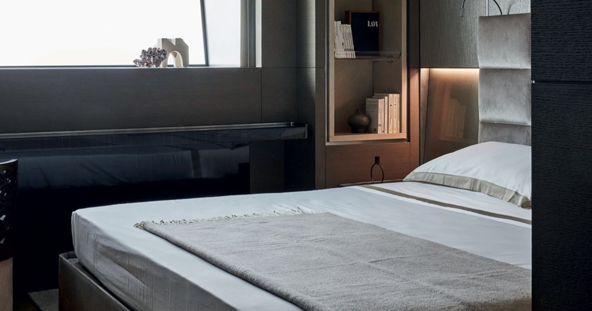 Купить элитную супреъяхту в России у официального представителя итальянской верфи