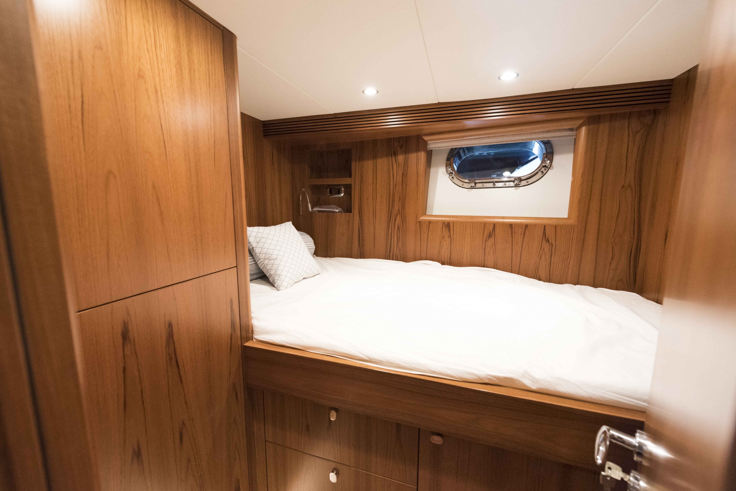 Яхта Wim Van Der Valk купить в России