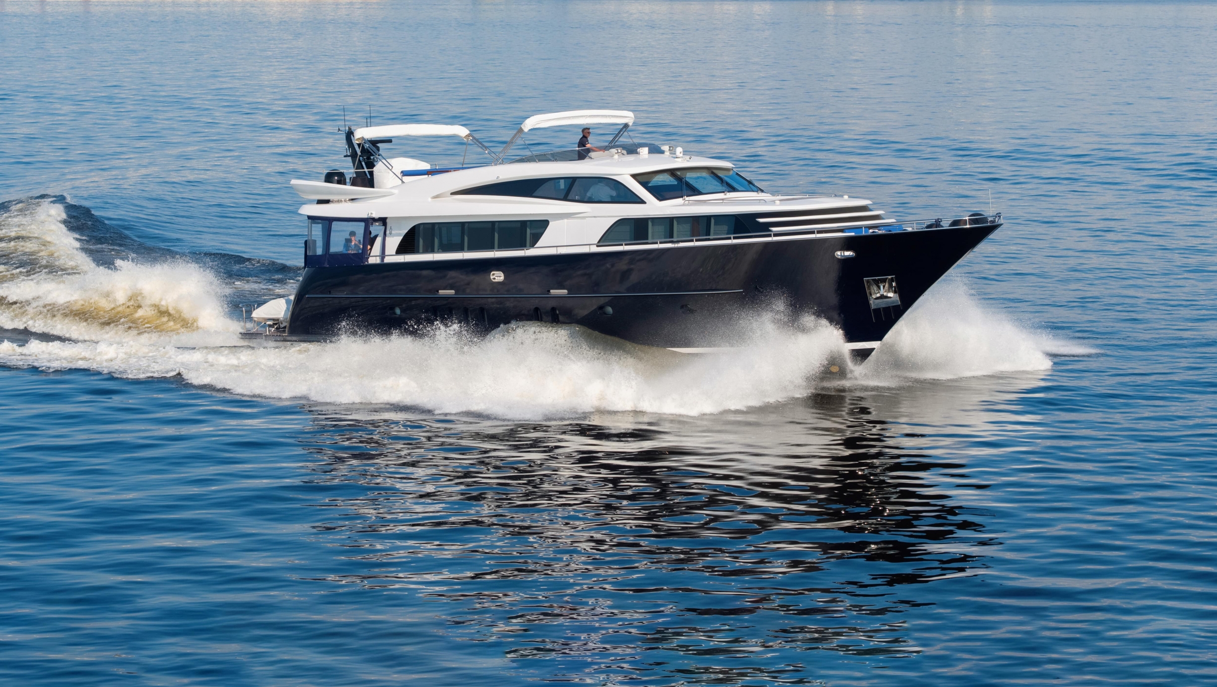 Купить флайбриджную моторную яхту б/у Wim Van Der Valk