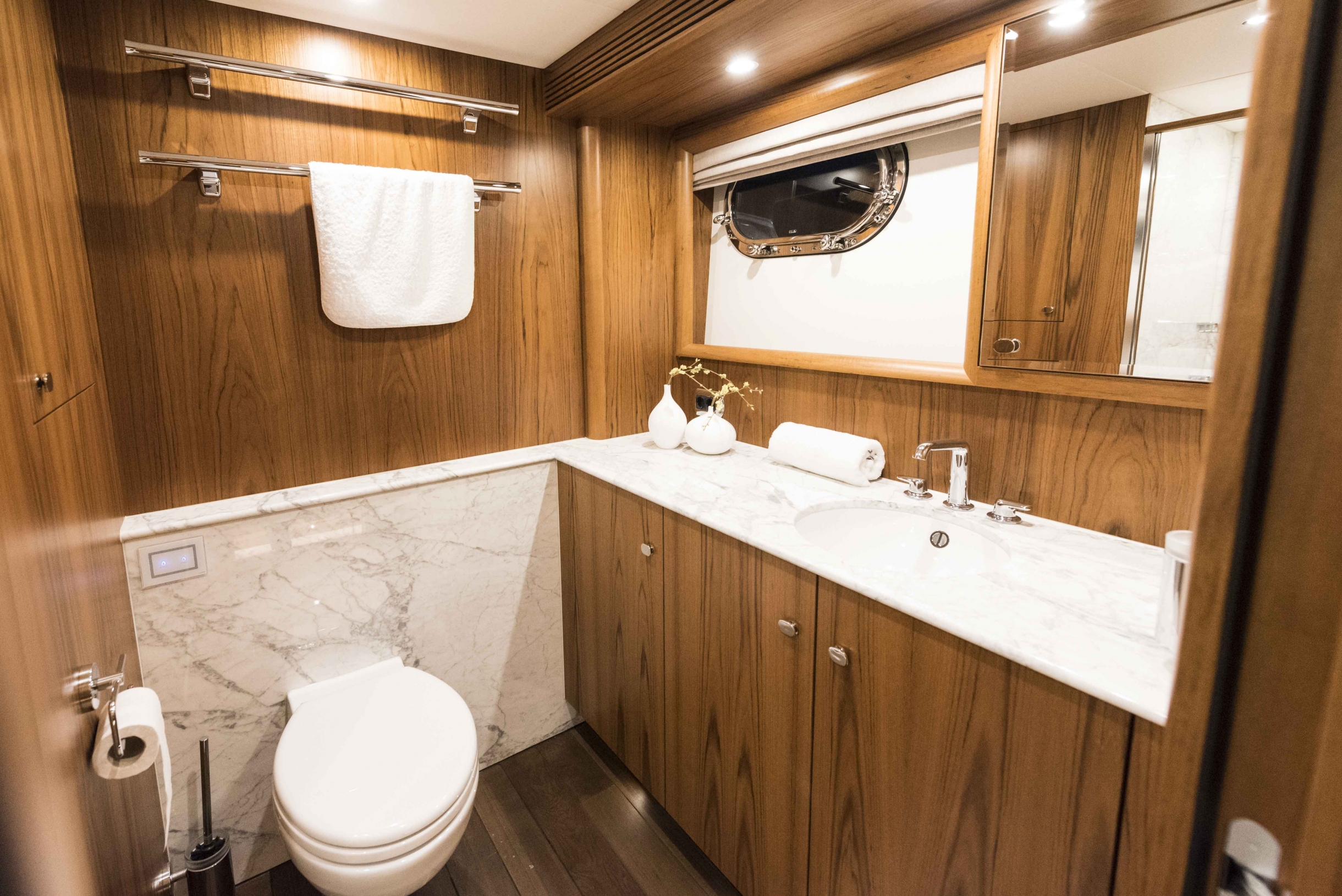 Флайбриджная яхта Wim Van Der Valk купить в России