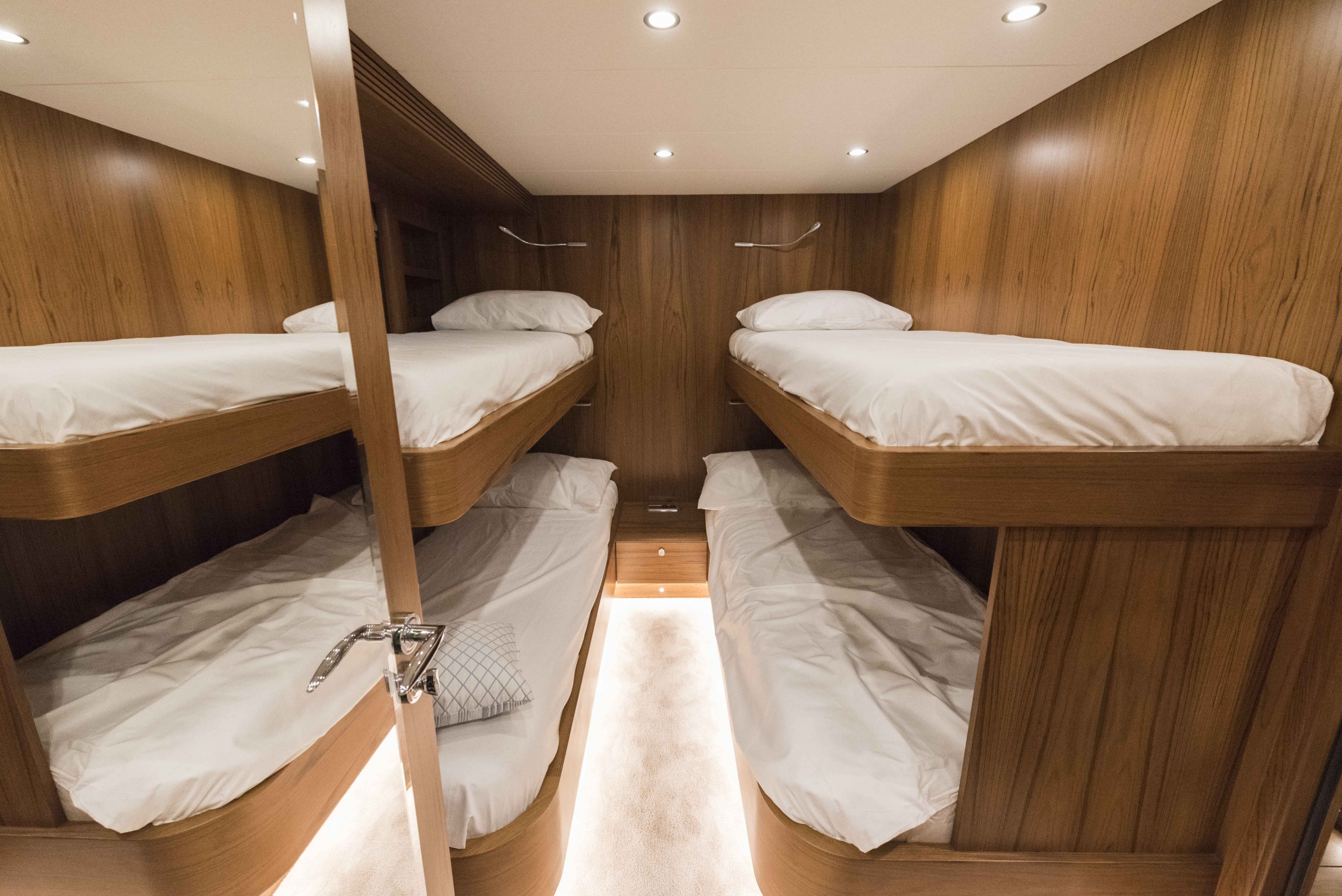 Флайбриджная яхта Wim Van Der Valk купить в России