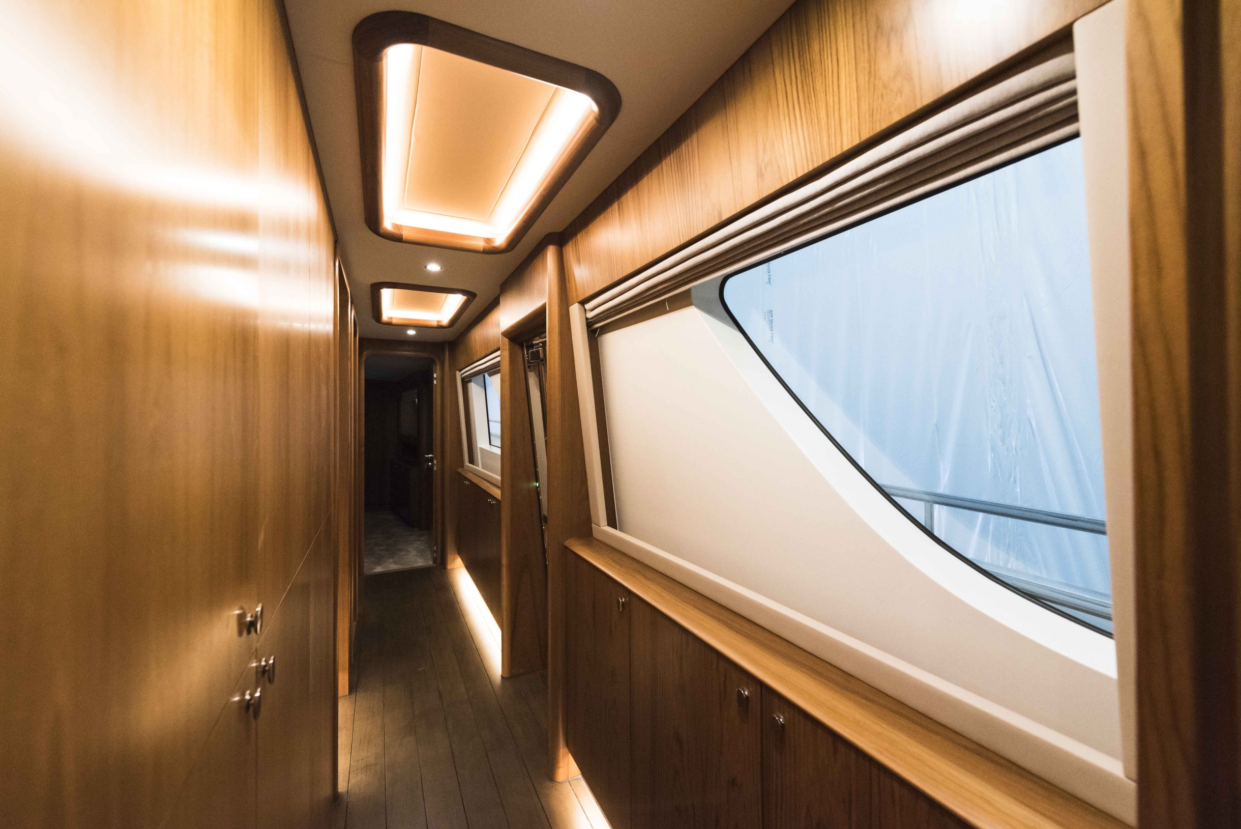 Флайбриджная яхта Wim Van Der Valk купить в России